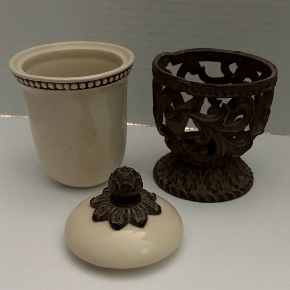Ornate Cream and Brown Decorative Jar - Picture 3 of 4